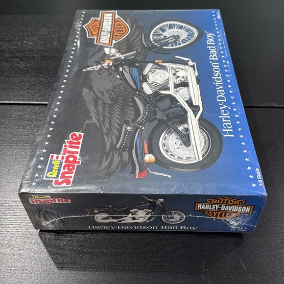 Harley Davidson Vintage FXSTSB Bad Boy Scale Model - Sealed - Picture 3 of 6
